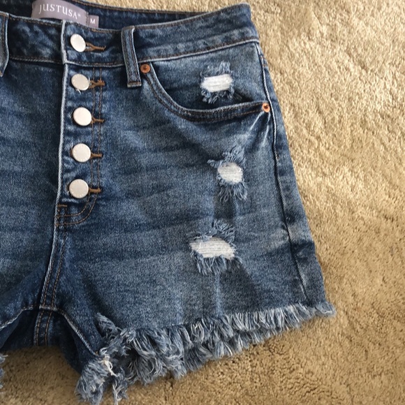 🎉HP!🎉 NWOT! Just USA Evelyn wash denim distressed frayed hem button fly shorts - Picture 12 of 16